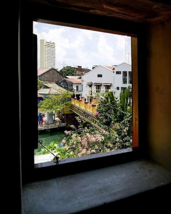 Leju 21 樂居 Explore Malacca From A Riverside House Bagian luar foto