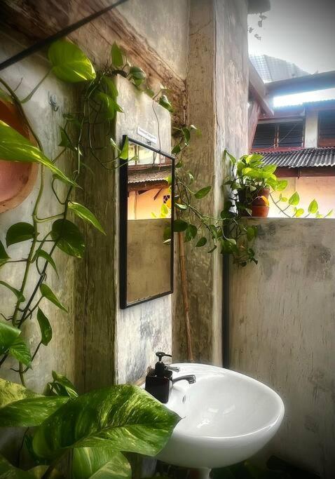 Leju 21 樂居 Explore Malacca From A Riverside House Bagian luar foto
